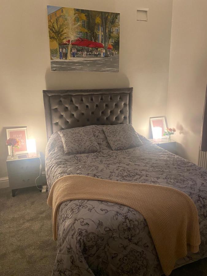 1 Bedroom Spacious Apartment Lytham St Annes Exteriör bild