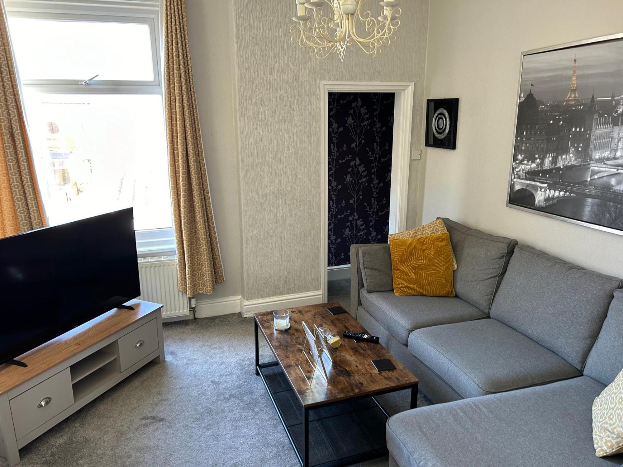 1 Bedroom Spacious Apartment Lytham St Annes Exteriör bild